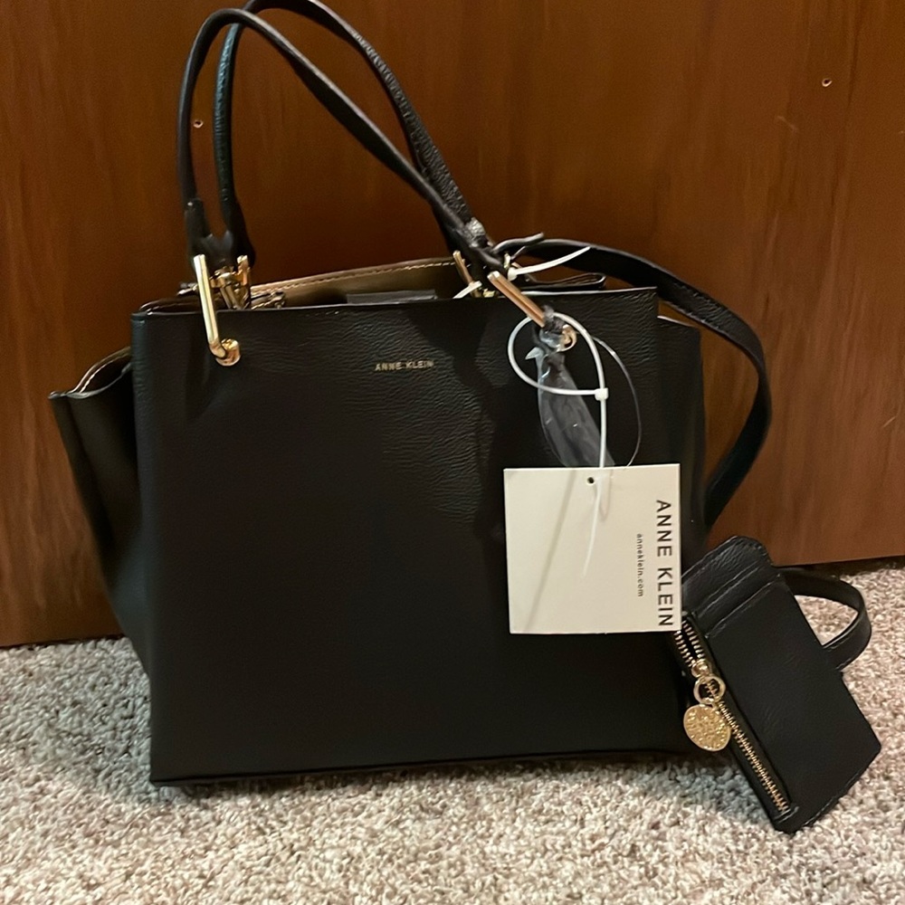 Brand new Anne Klein Purse with tags!